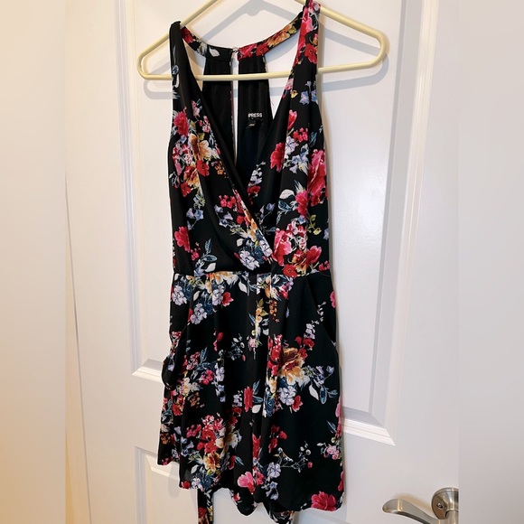Express Black Halter Floral Romper Size 12 - Picture 2 of 9